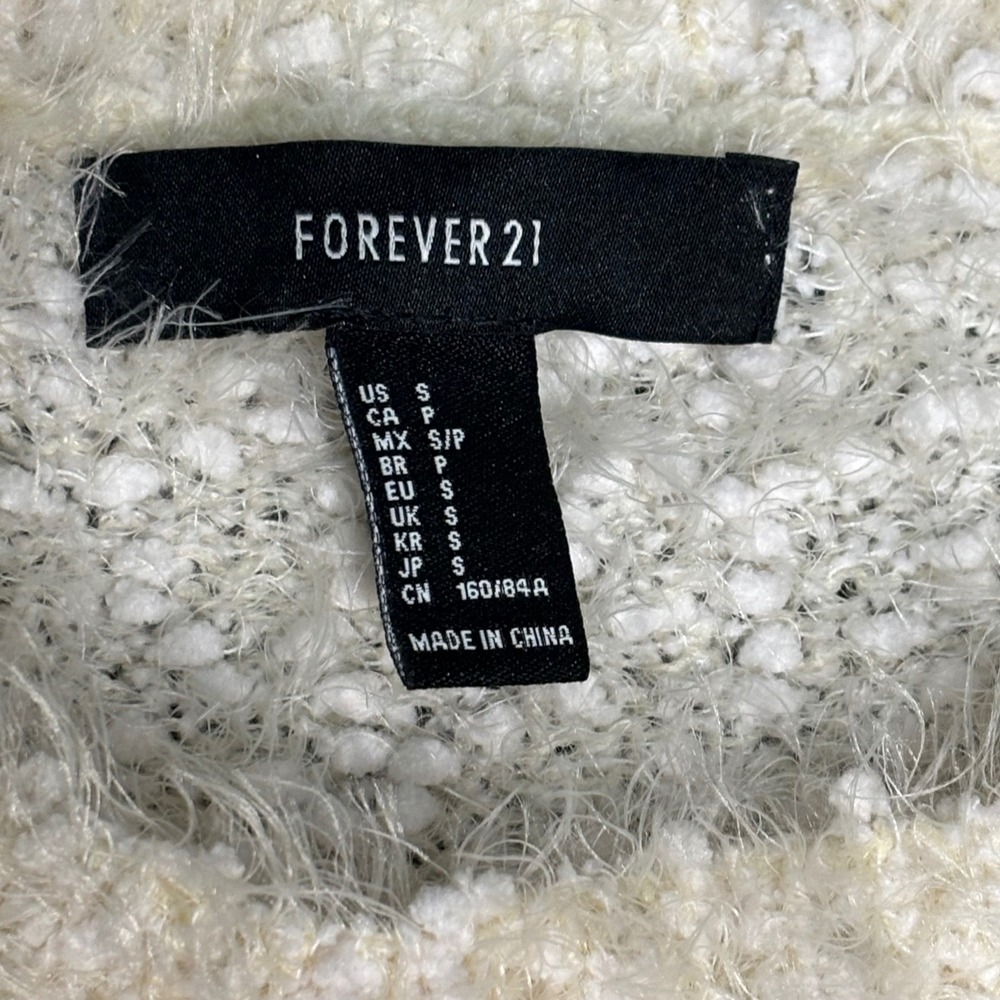 Forever 21 Womens Cream Ivory Fuzzy Eyelash Knit Cable Front Sweater Small - Picture 3 of 5